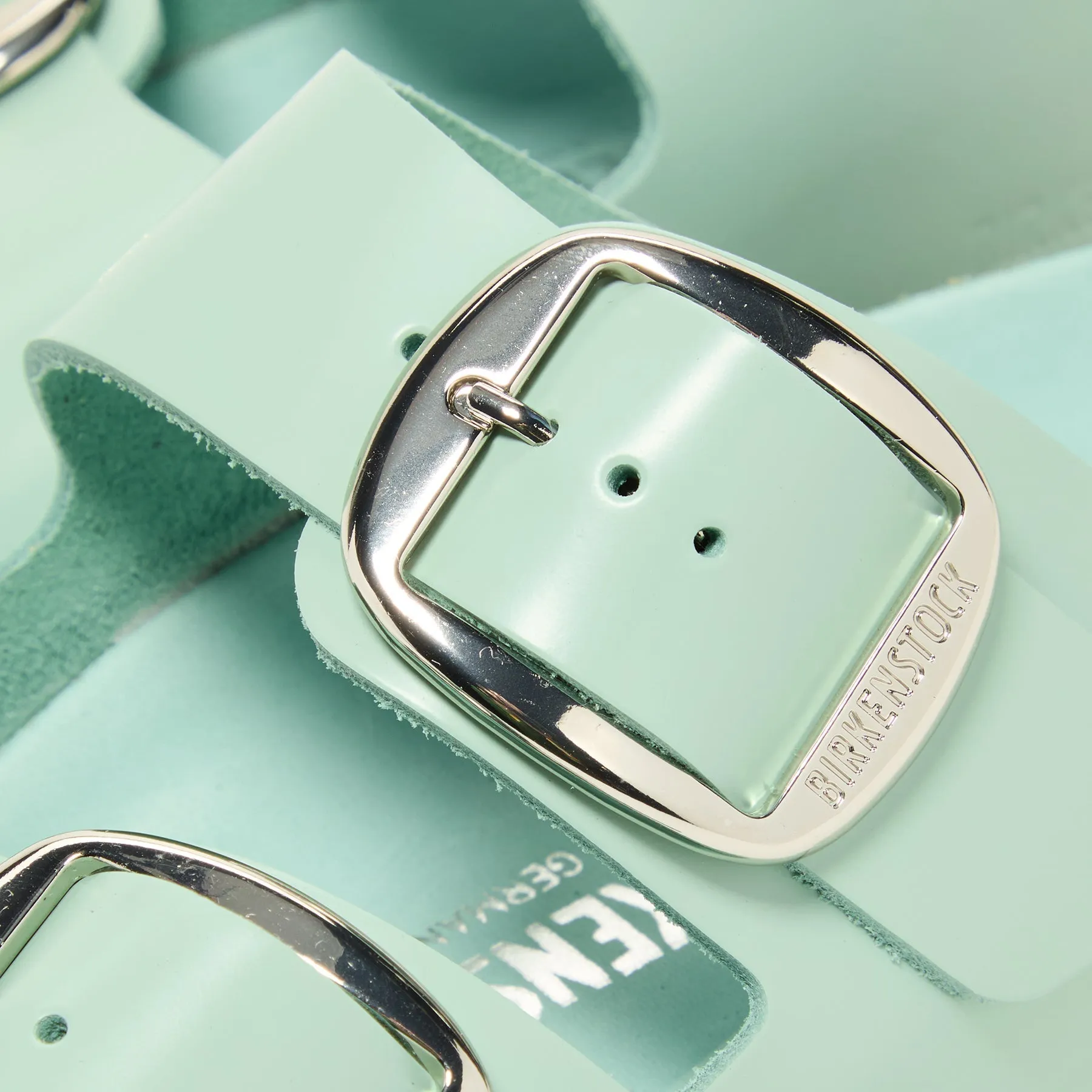 Birkenstock Womens Arizona Big Buckle (High Shine Surf Green Leather)