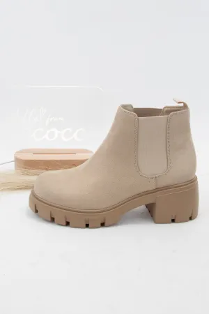 CHUNKY LUG SOLE CHELSEA ANKLE BOOTS
