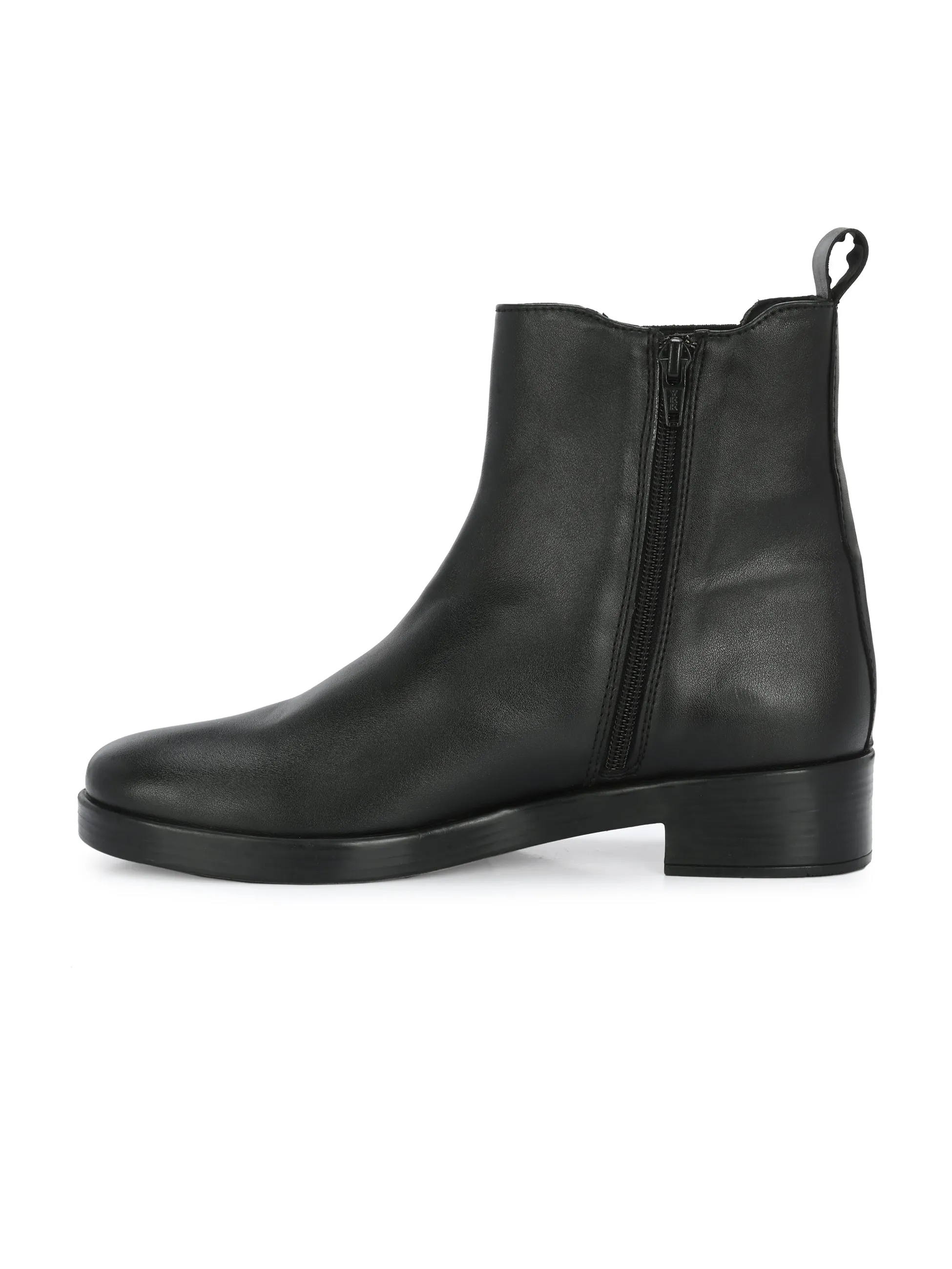 Flora Women's Chelsea Boots
