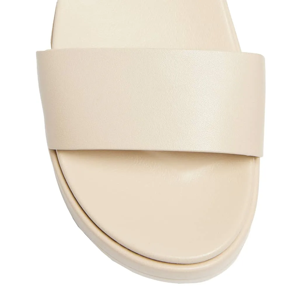 Frankie Sandal in Beige Smooth