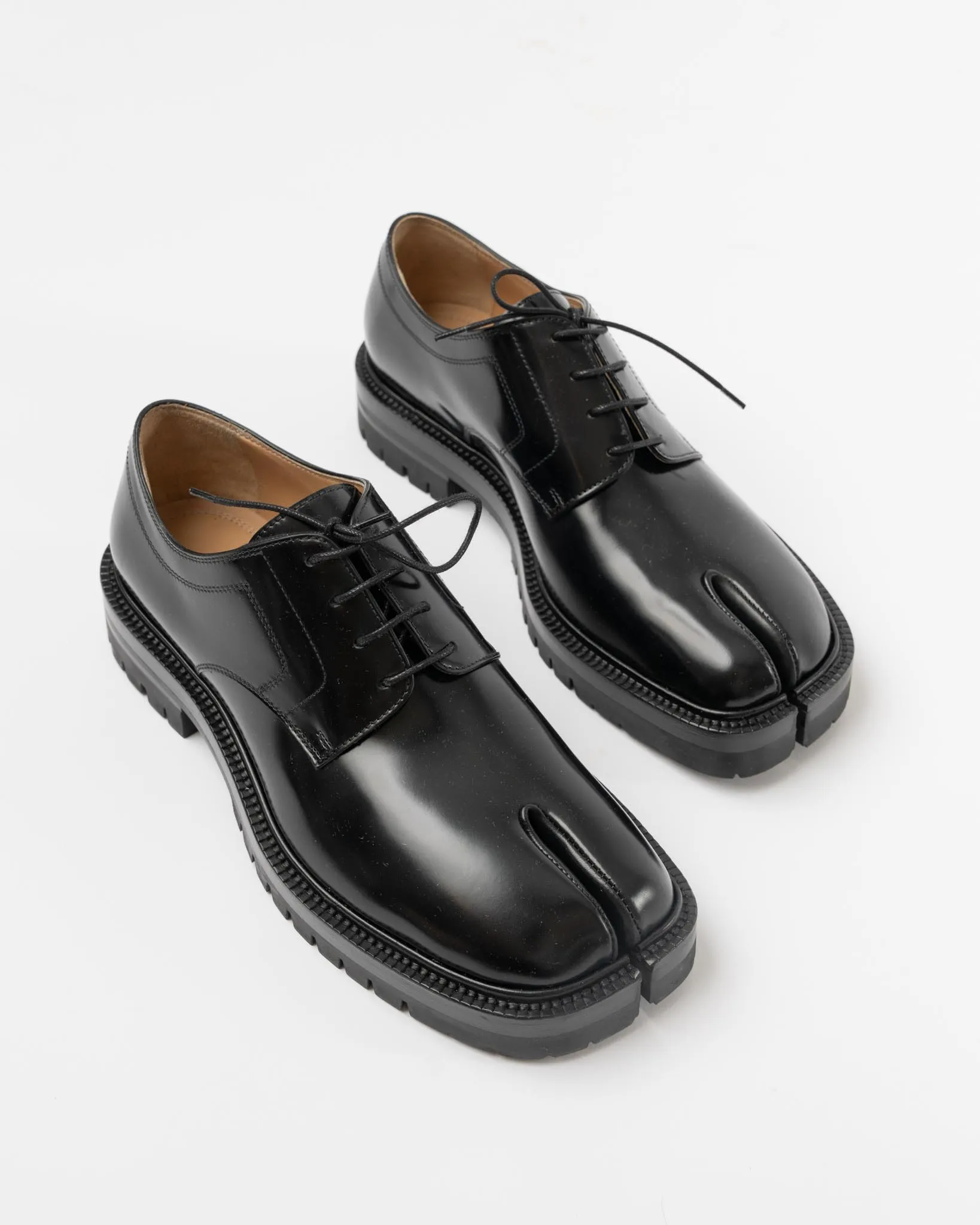 Maison Margiela Tabi County Lace Up in Black