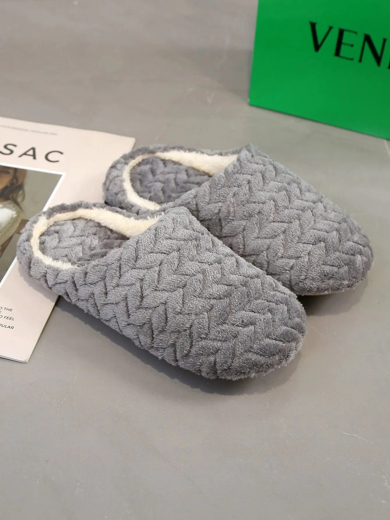 SHEIN Women's Minimalist Textured Fuzzy Bedroom Slippers