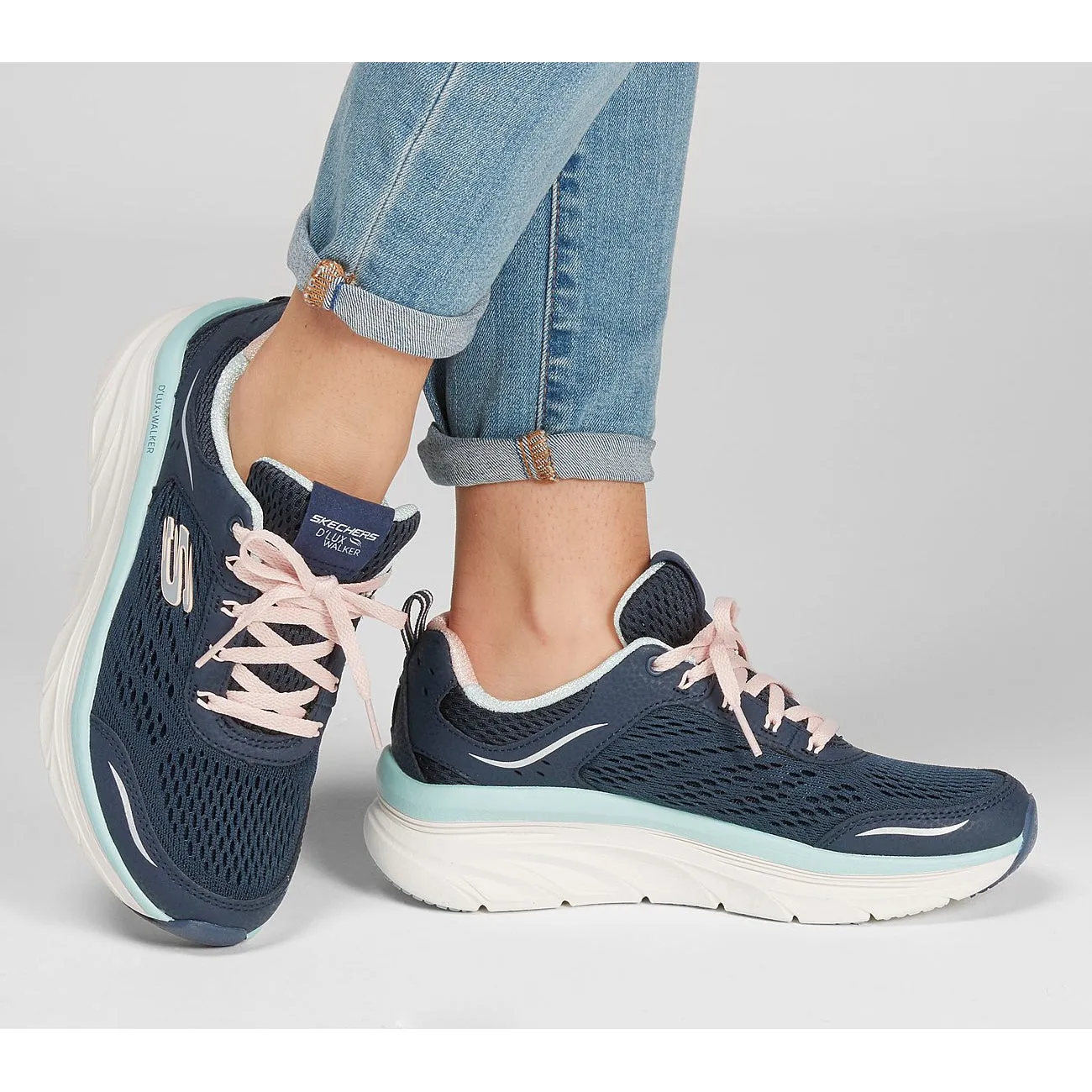 Skechers Relaxed Fit: D’Lux Walker – Infinite Motion Trainers